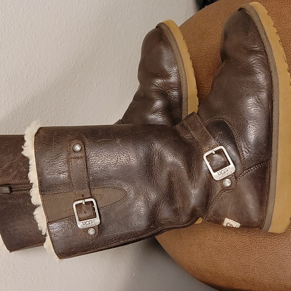 👢Authentic UGG Leather Boots - Picture 5 of 17